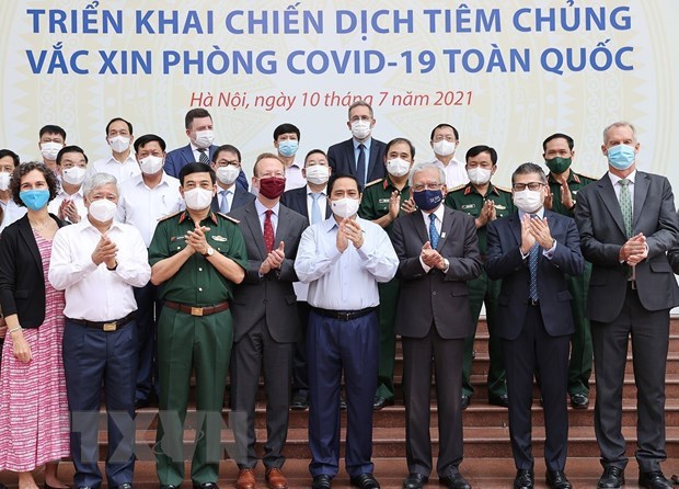 Nationwide COVID-19 vaccination campaign officially launched hinh anh 2