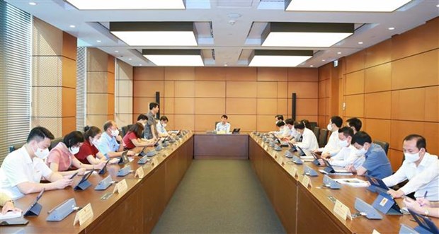 Lawmakers debate five-year public investment plan hinh anh 1
