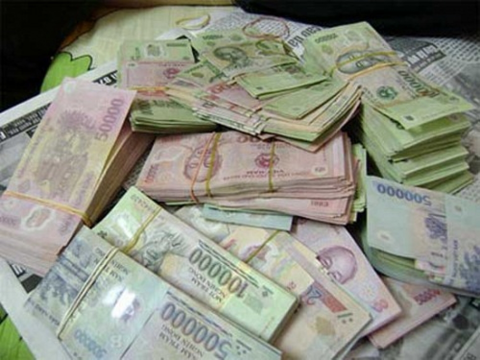 arrested the illegal money over 100 million vnd crossing the border