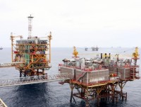 Vietnam Index drops on sliding oil prices