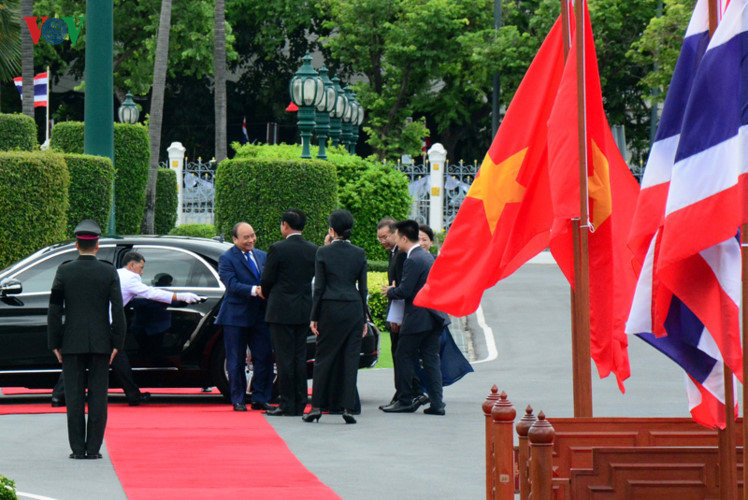 in photos prime minister phuc welcomed in thailand