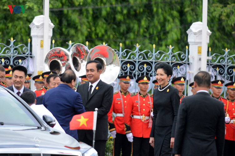 in photos prime minister phuc welcomed in thailand