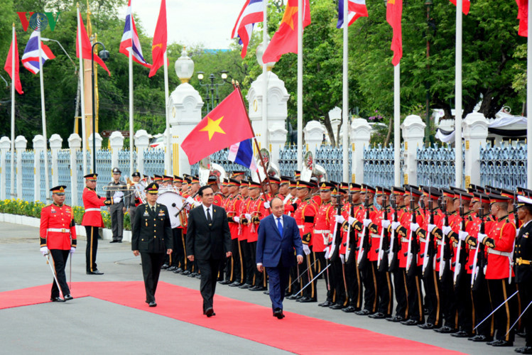 in photos prime minister phuc welcomed in thailand