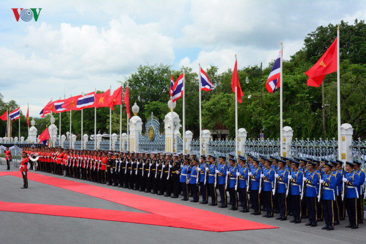 in photos prime minister phuc welcomed in thailand