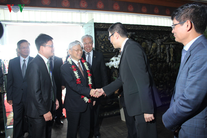 in photos party general secretary trong arrives in jarkata