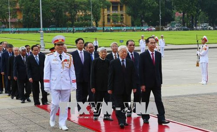 party state leaders pay tribute to president ho chi minh