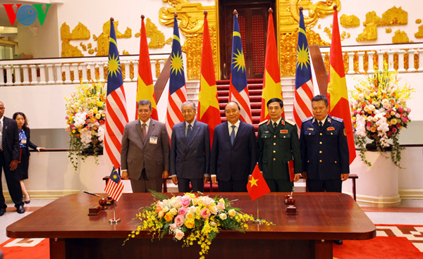 welcoming ceremony for malaysian pm in hanoi