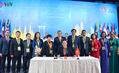 vietnam receives aipa chairmanship for 2019 2020