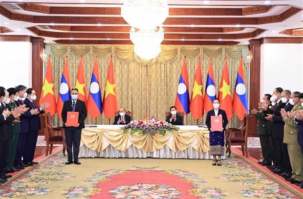 Top priority given to enhancing special Vietnam-Laos ties: Leaders hinh anh 2
