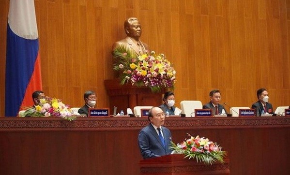 Vietnamese State leader meets with Lao Vice Presidents hinh anh 3