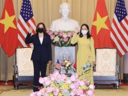 Vietnamese Vice President Võ Thị Ánh Xuân welcomes US counterpart Kamala Harris
