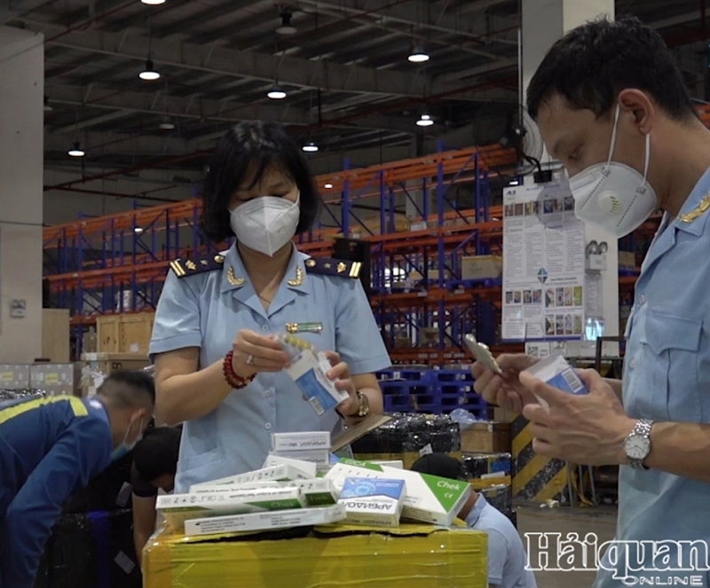 Video: Seizing hundreds of illegally imported boxes of drugs and anti-epidemic medical equipment