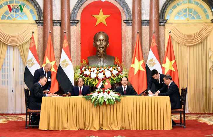 vietnam president rolls out red carpet for egypts abdel fattah el sisi