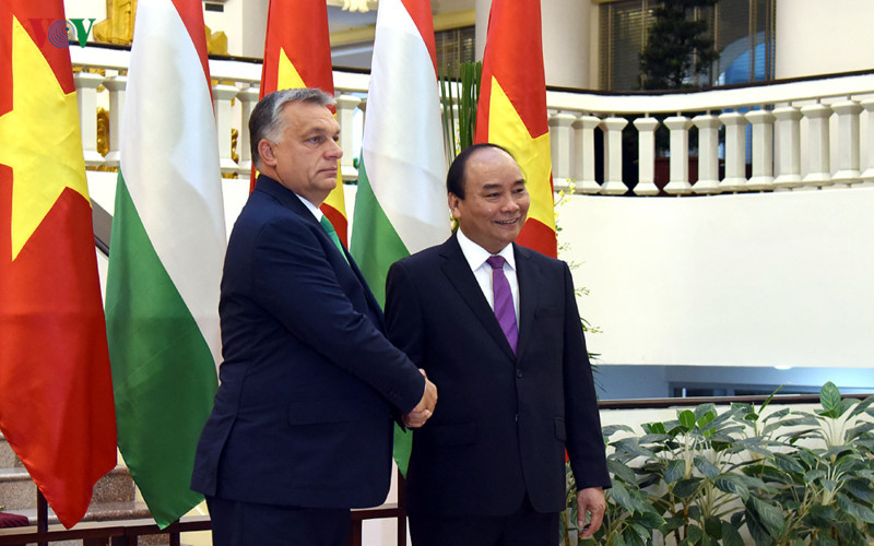 in photos welcome ceremony for hungarian pm in hanoi