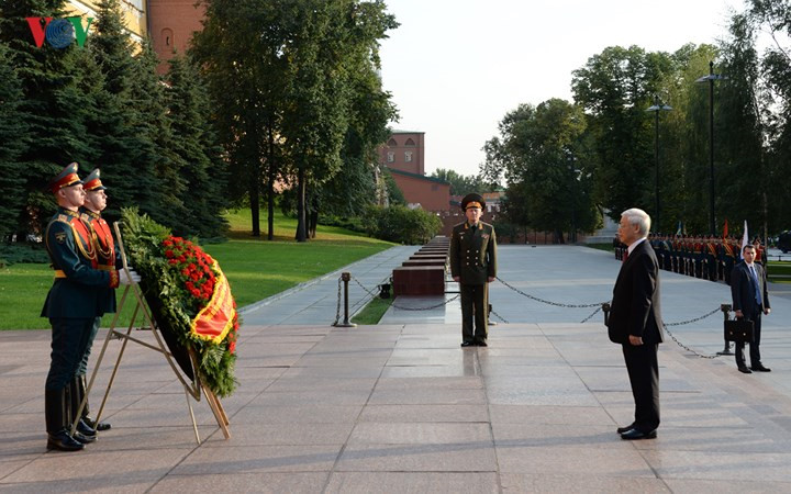 day one of party chief trongs visit to russia