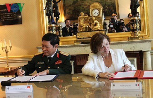 vietnam france sign joint vision statement on defence cooperation