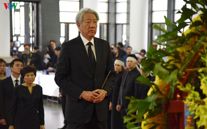 international delegations pay respect to president quang