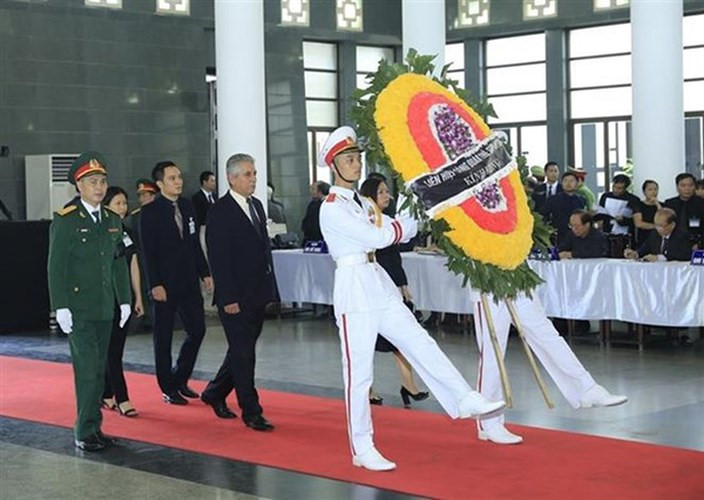 international delegations pay respect to president quang