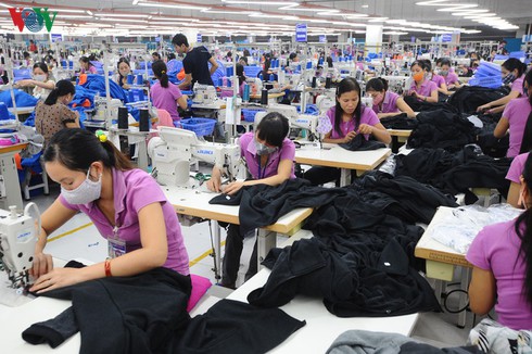 us china trade war causes losses for apparel firms