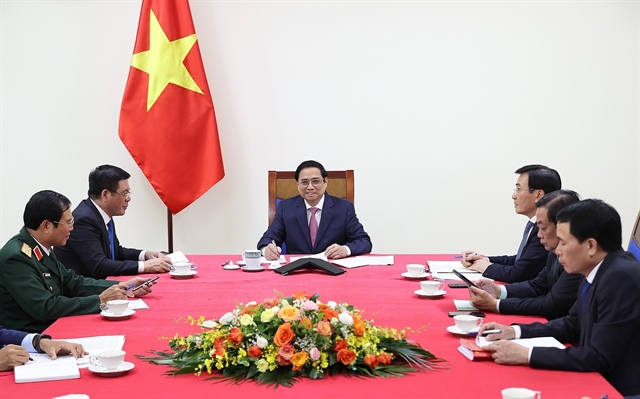 Vietnamese, Chinese PMs discuss border trade, reopening South China Sea in phone call