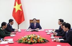 Vietnamese, Chinese PMs discuss border trade, reopening South China Sea in phone call