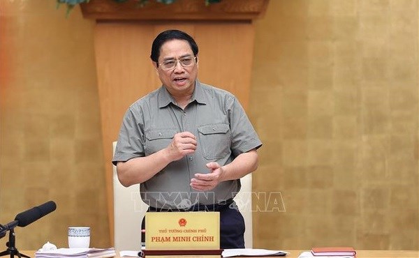 PM assigns tasks to overcome difficculties, ensure macro-economic stability hinh anh 1
