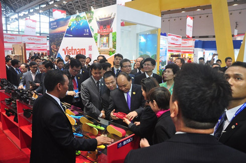 vietnam emerges chinas largest southeast asian trade partner