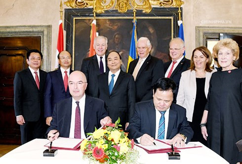 pm phuc notes with joy growing vietnam austria cooperation