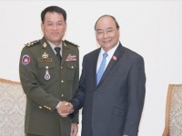 PM Phuc desires closer traditional friendship with Cambodia