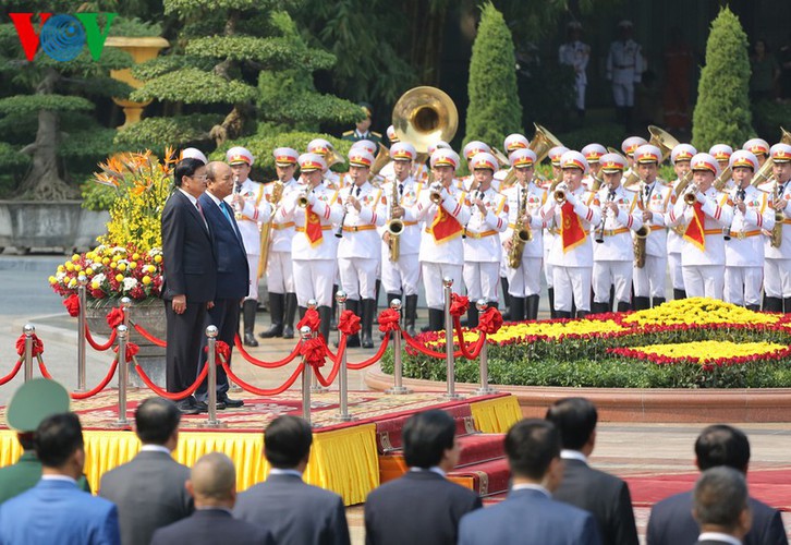 welcoming ceremony for lao prime minister in hanoi
