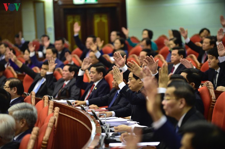 party central committees 11th plenum makes decisions on key issues