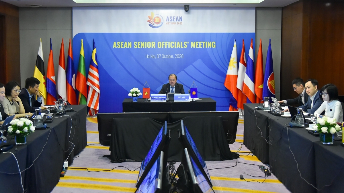 Deputy Foreign Minister Nguyen Quoc Dung, head of Vietnam’s ASEAN Senior Officials' Meeting (SOM) delegation, hosts the ASEAN SOM in Hanoi
