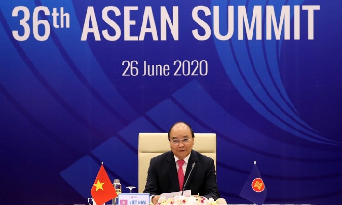 Prime Minister Nguyen Xuan Phuc chairs the 36th ASEAN Summit held virtually in June this year due to COVID-19.