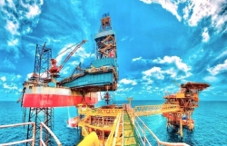 Vietnam-Russia joint venture welcomes first oil flow from Ca Tam field"s second rig