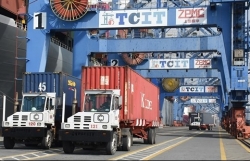 Vietnam likely to enjoy 10 billion USD trade surplus this year