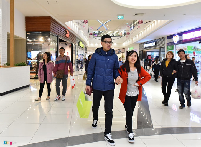 in photos black friday hits aeon mall long bien in hanoi