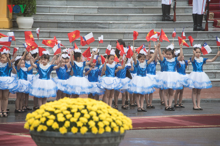 welcoming ceremony for chilean president in hanoi