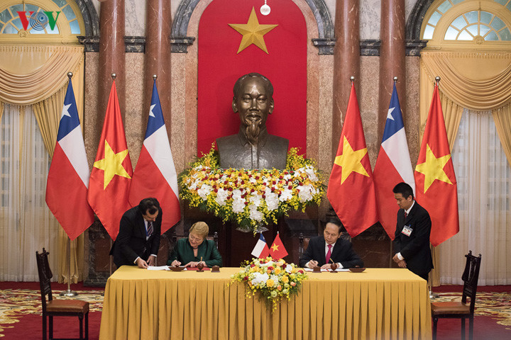 welcoming ceremony for chilean president in hanoi
