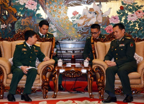 vietnamese chinese military officers hold exchange