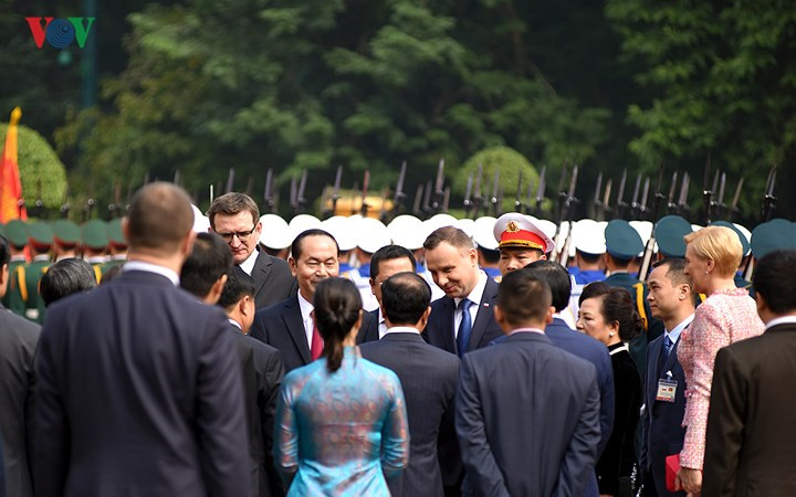 polish president duda cordially welcomed in hanoi
