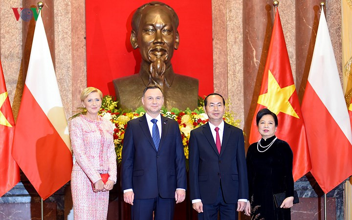 polish president duda cordially welcomed in hanoi