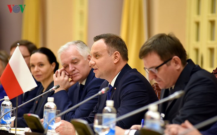 polish president duda cordially welcomed in hanoi