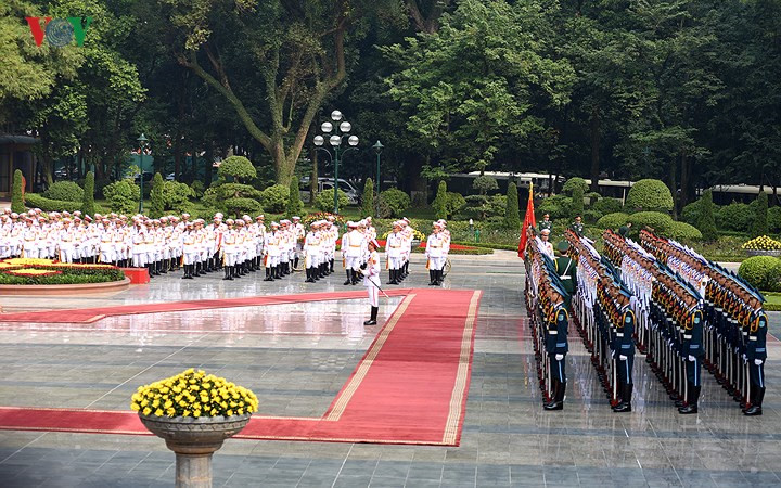 polish president duda cordially welcomed in hanoi