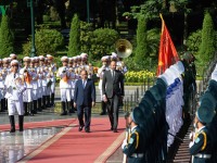 French PM Edouard Philippe warmly welcomed in Vietnam