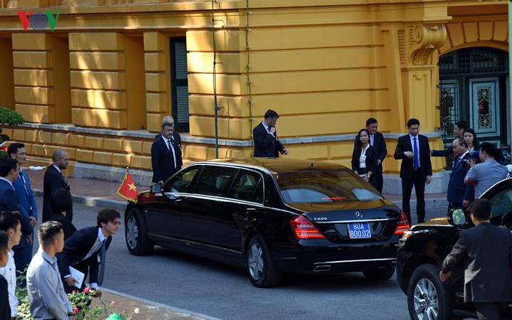 french pm edouard philippe warmly welcomed in vietnam