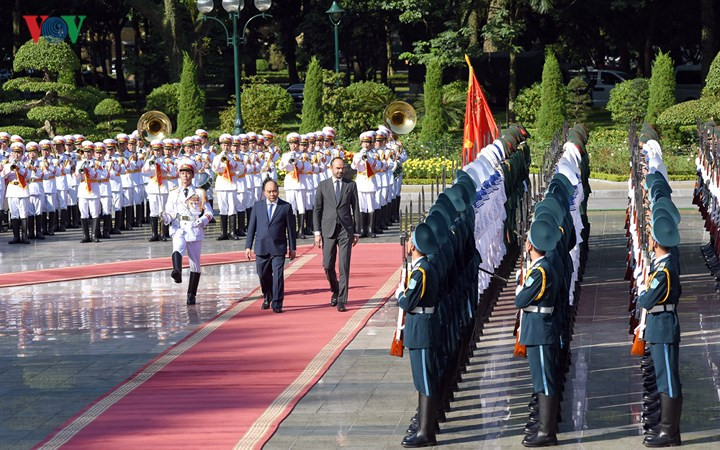 french pm edouard philippe warmly welcomed in vietnam