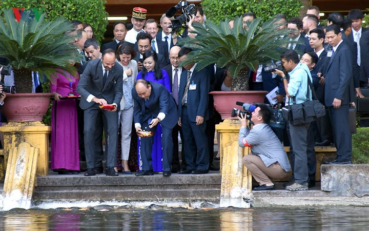 french pm edouard philippe warmly welcomed in vietnam