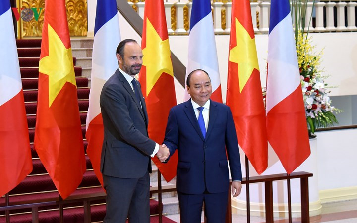 french pm edouard philippe warmly welcomed in vietnam