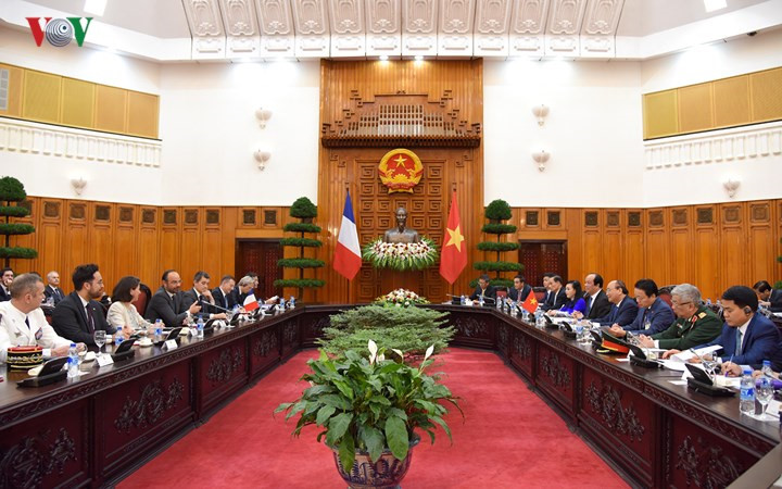 french pm edouard philippe warmly welcomed in vietnam