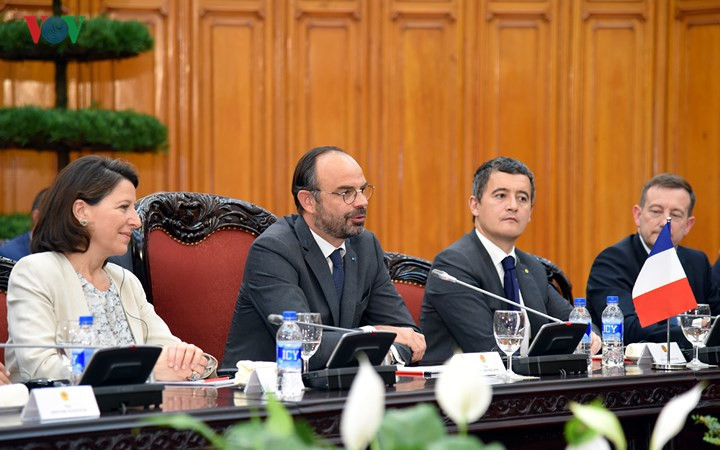 french pm edouard philippe warmly welcomed in vietnam